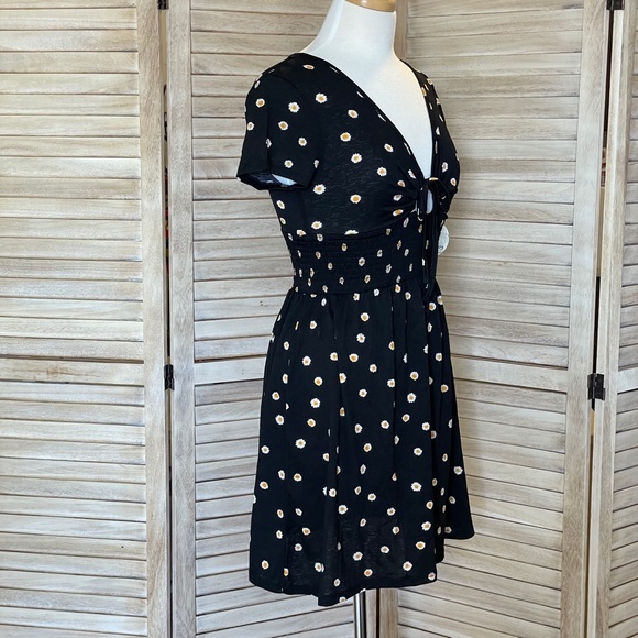 Summer Spring Mini Dress Black with Daisy Print Open Back Ties at neck Stretch - Picture 4 of 12
